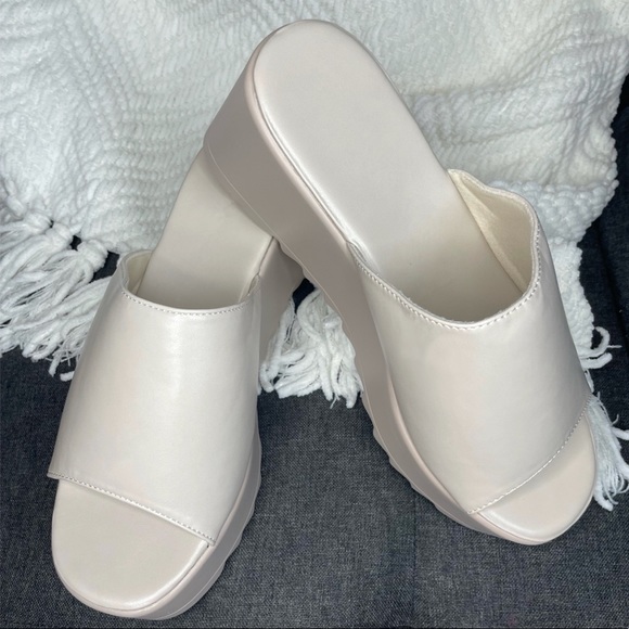 Ivory Chunky Flatform Wide Band Vamp Mule Sandals - Picture 6 of 12